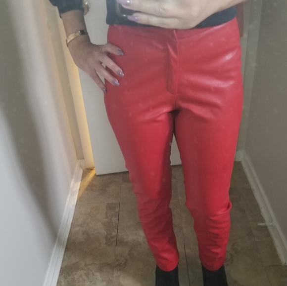 Faux leather looking red high rise pants - Picture 7 of 8